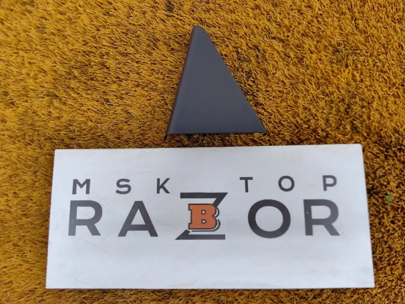 Уголок двери