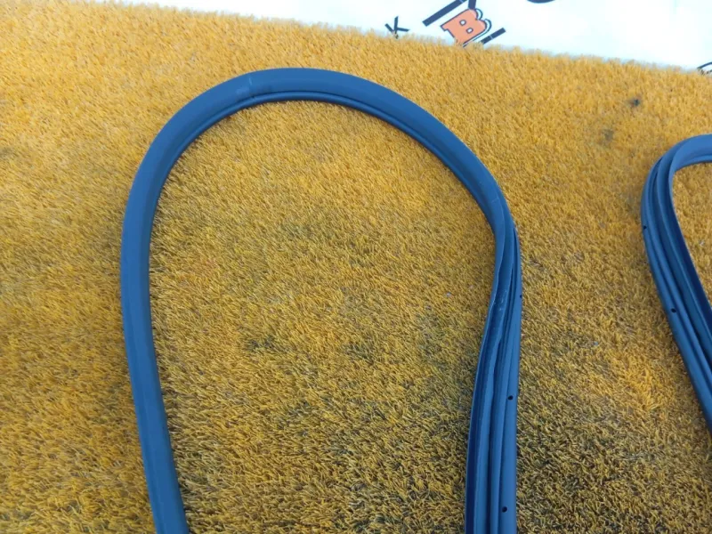 Уплотнитель проема двери