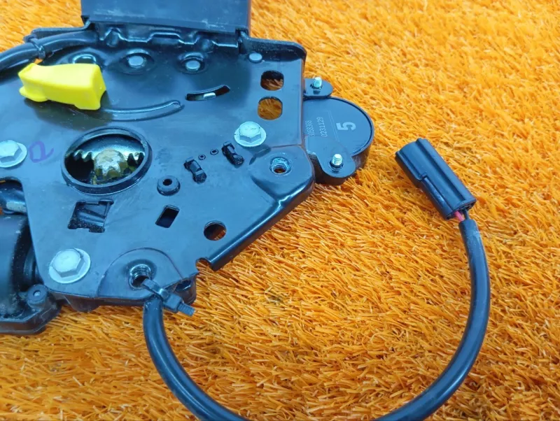 Замок багажника