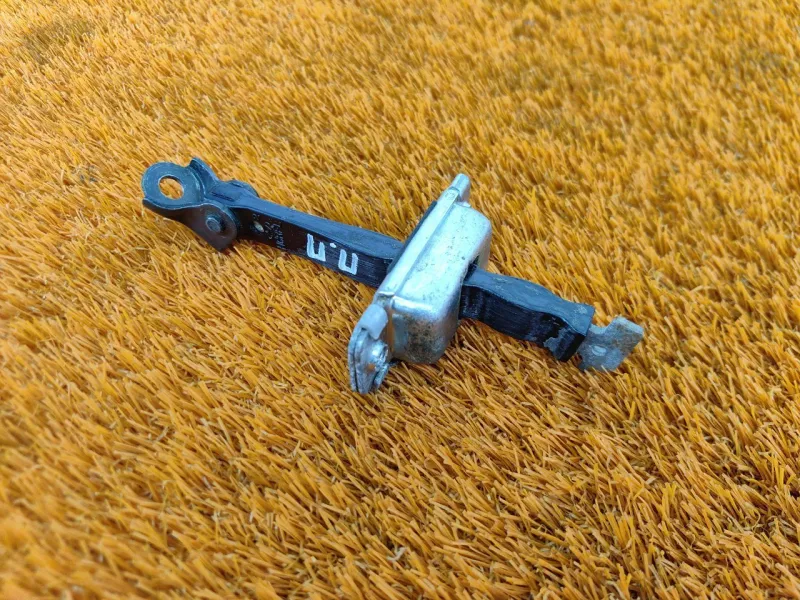 Ограничитель двери