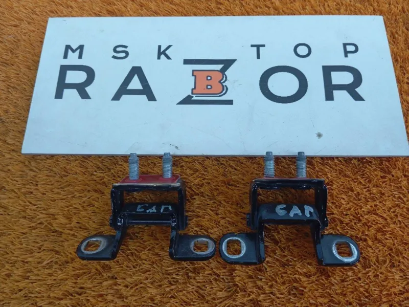 Петля двери багажника