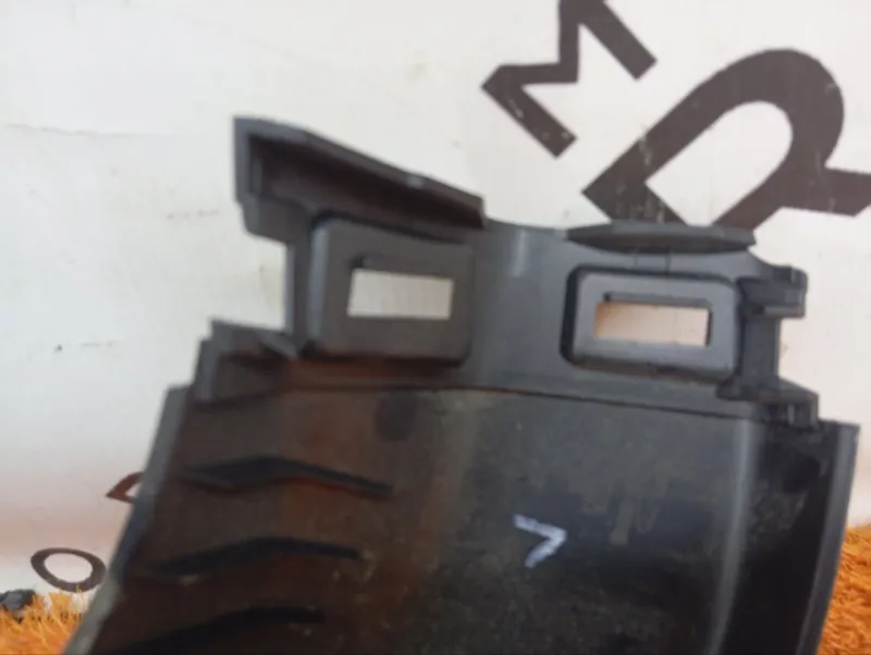 Обшивка крышки багажника