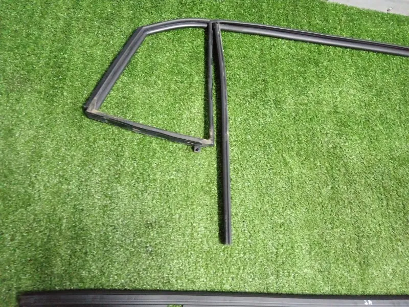 Уплотнитель стекла двери