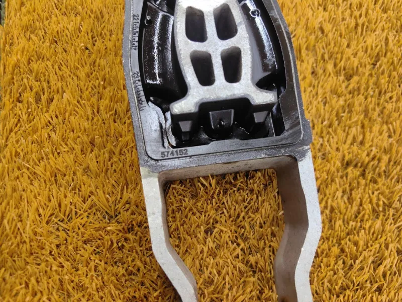 Подушка двигателя