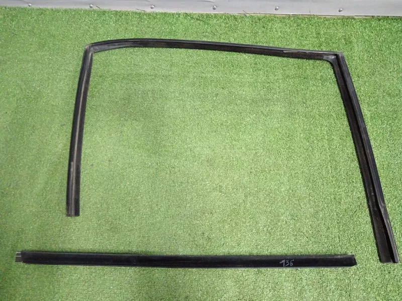 Уплотнитель стекла двери