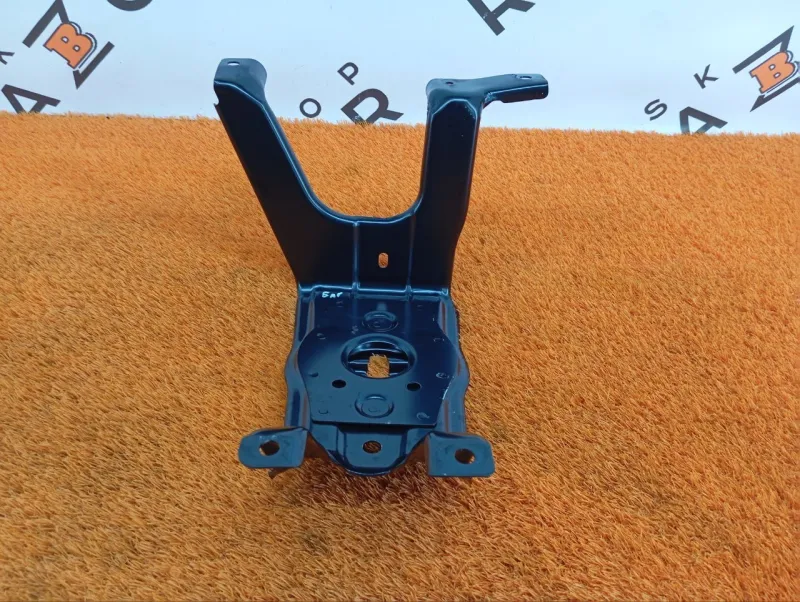 Крепление запасного колеса