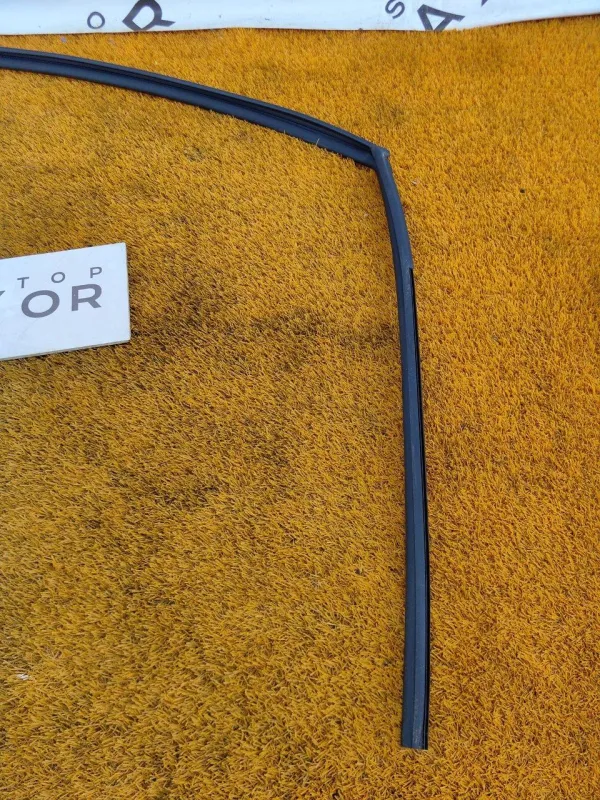 Уплотнитель стекла двери