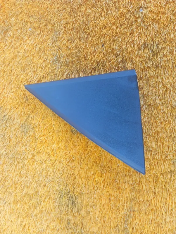 Уголок двери