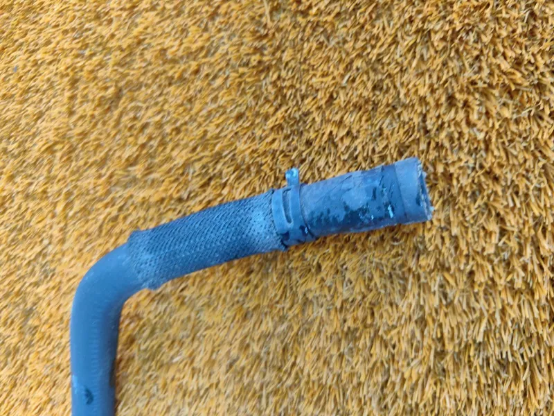 Патрубок системы охлаждения