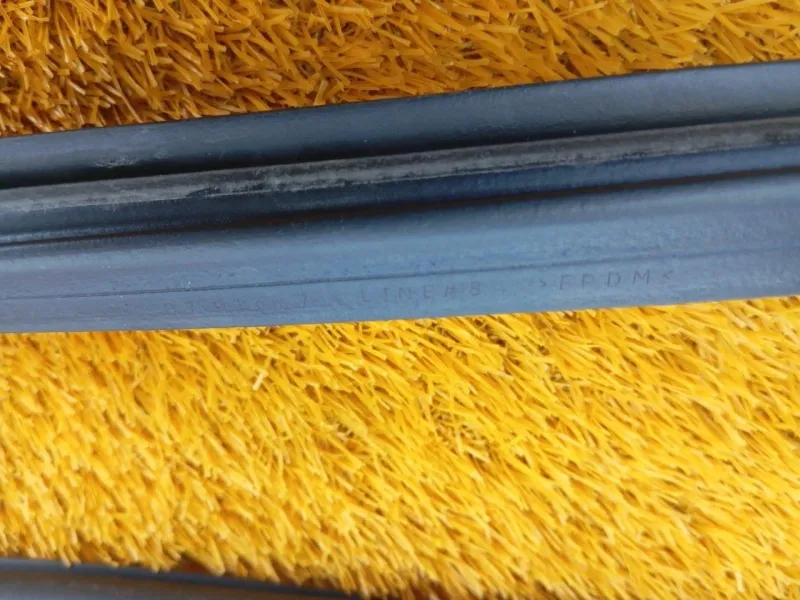 Уплотнитель двери