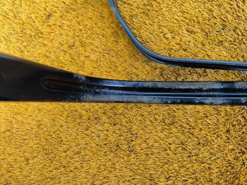 Крепление топливного бака