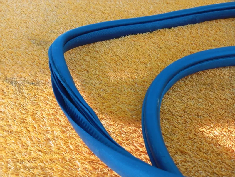 Уплотнитель проема двери