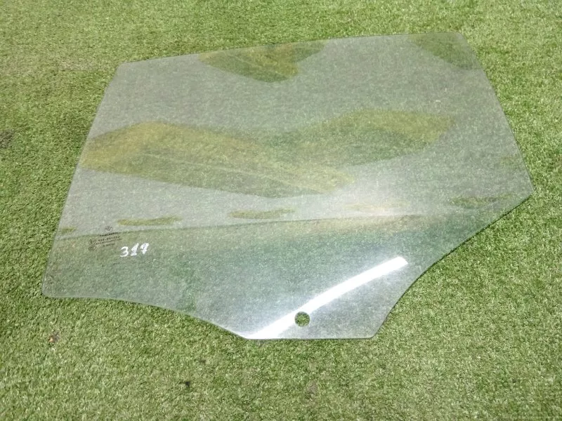 Стекло двери BMW 1-Series 2004 51357067793 E87, заднее левое