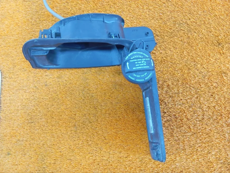 Лючок топливного бака