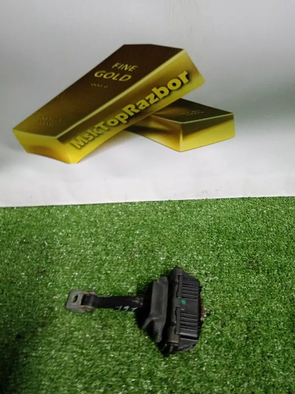 Ограничитель двери