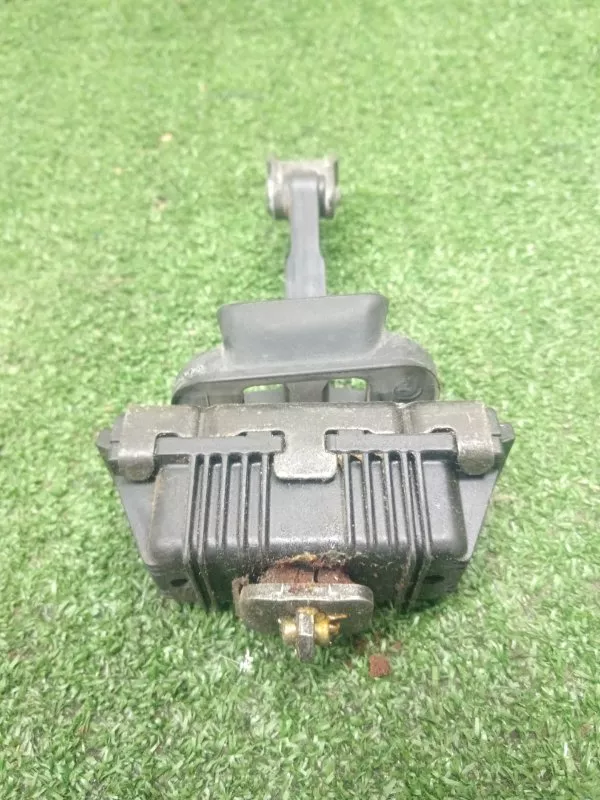 Ограничитель двери