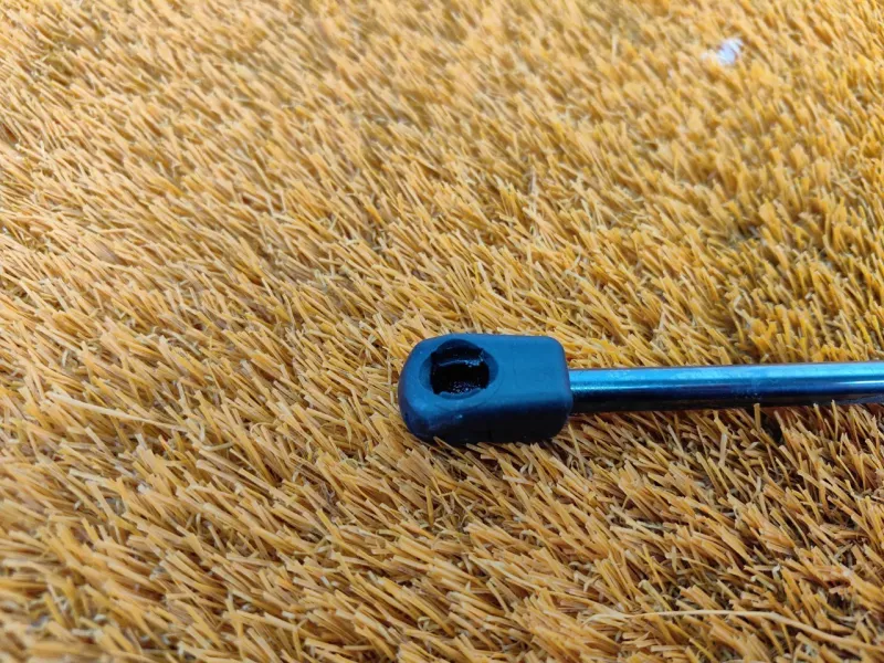 Амортизатор капота