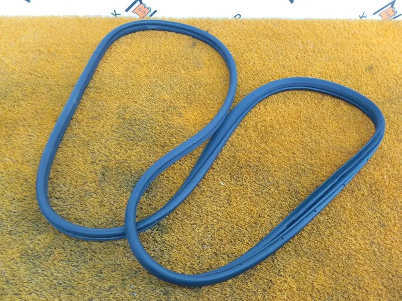 Уплотнитель проема двери