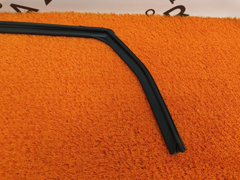 Уплотнитель стекла двери