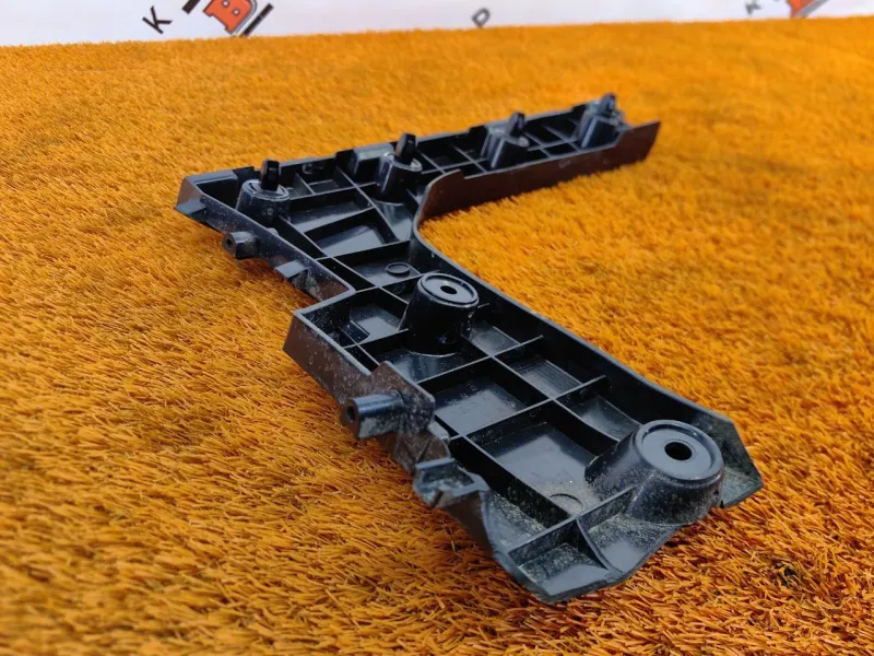 Кронштейн заднего бампера