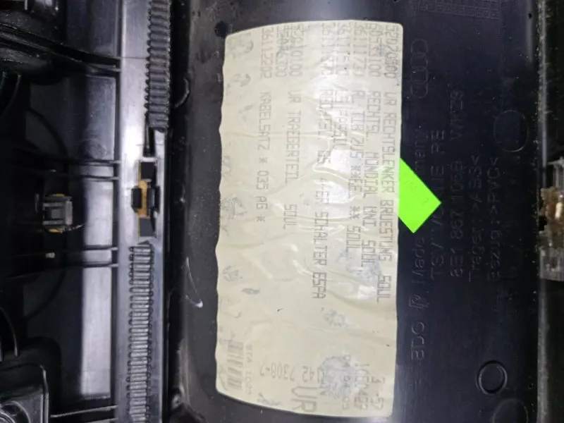 Обшивка двери Audi A4 2005 8E1867106В B6, передняя правая