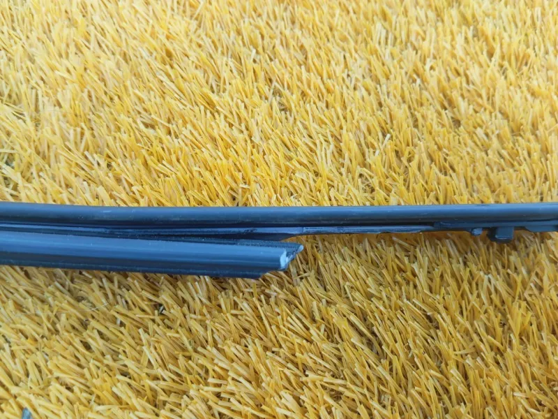 Уплотнитель стекла двери