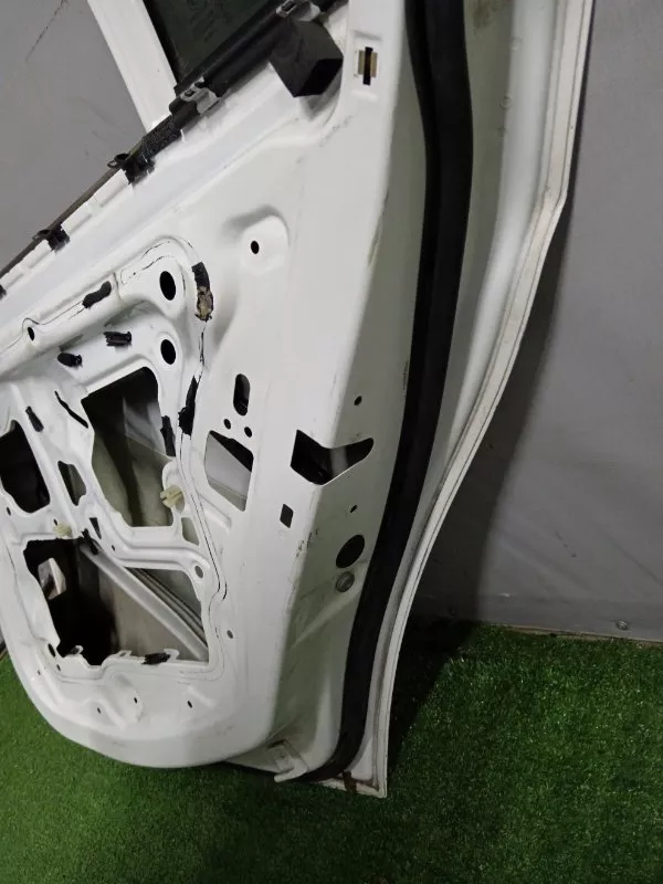 Дверь BMW 3-Series 2005 41007203648 E90, задняя правая