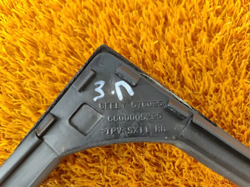 Уплотнитель стекла двери