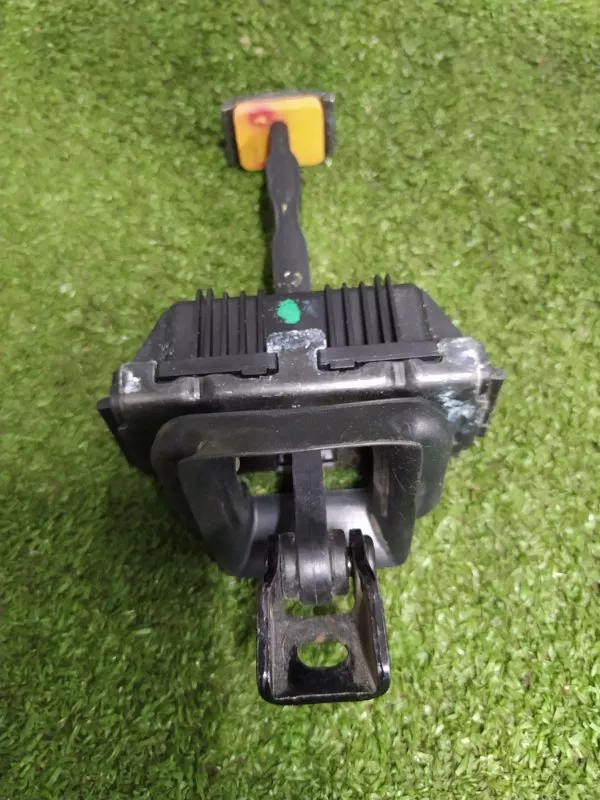 Ограничитель двери