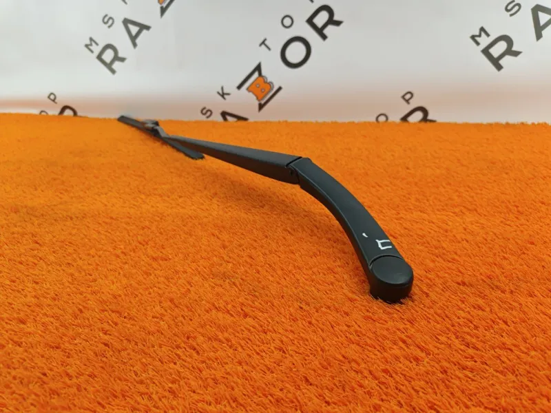 поводок стеклоочистителя