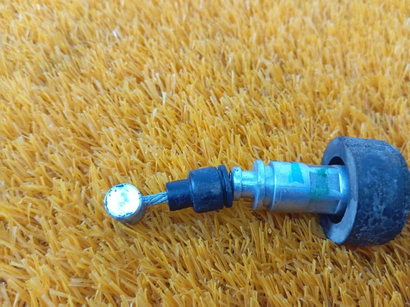 Трос стояночного тормоза