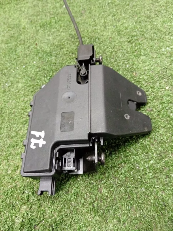 Замок багажника