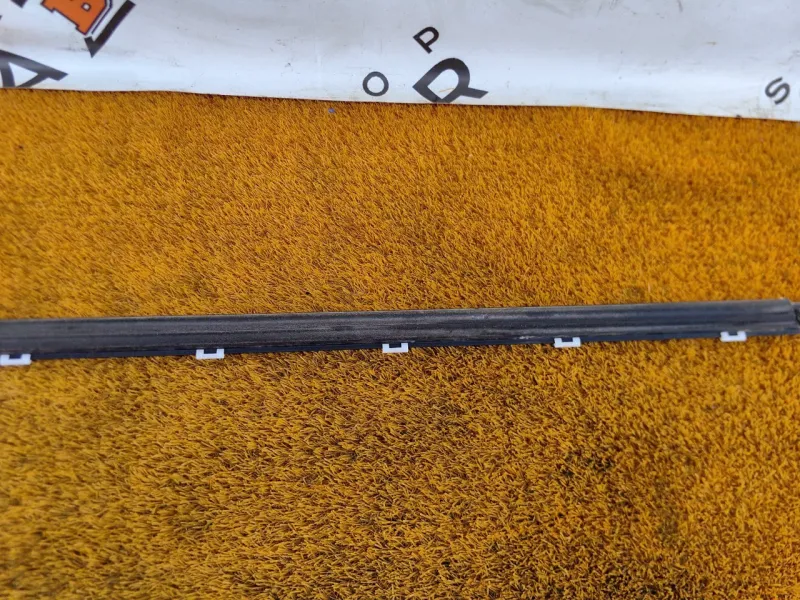 Уплотнитель стекла двери