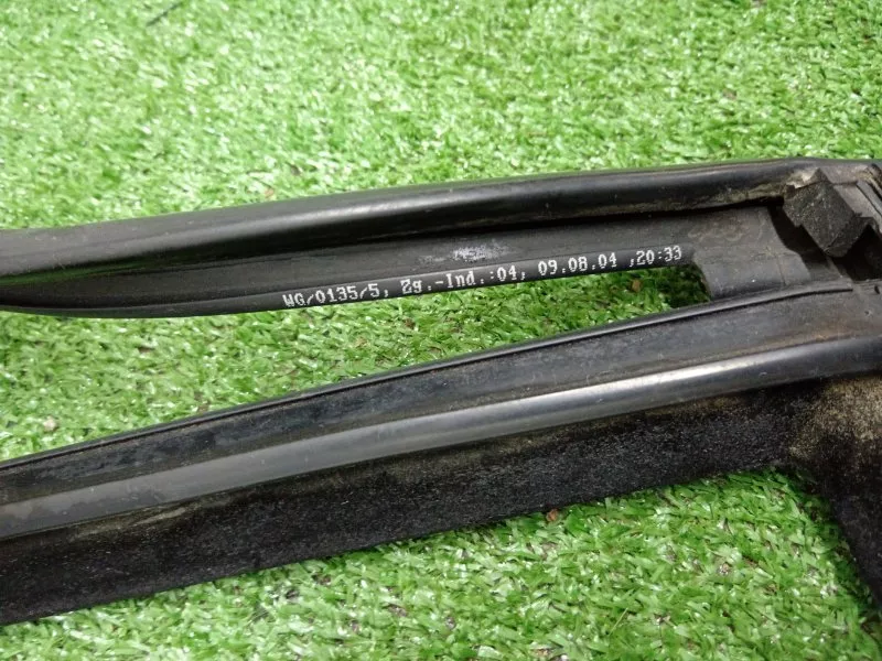 Уплотнитель стекла двери