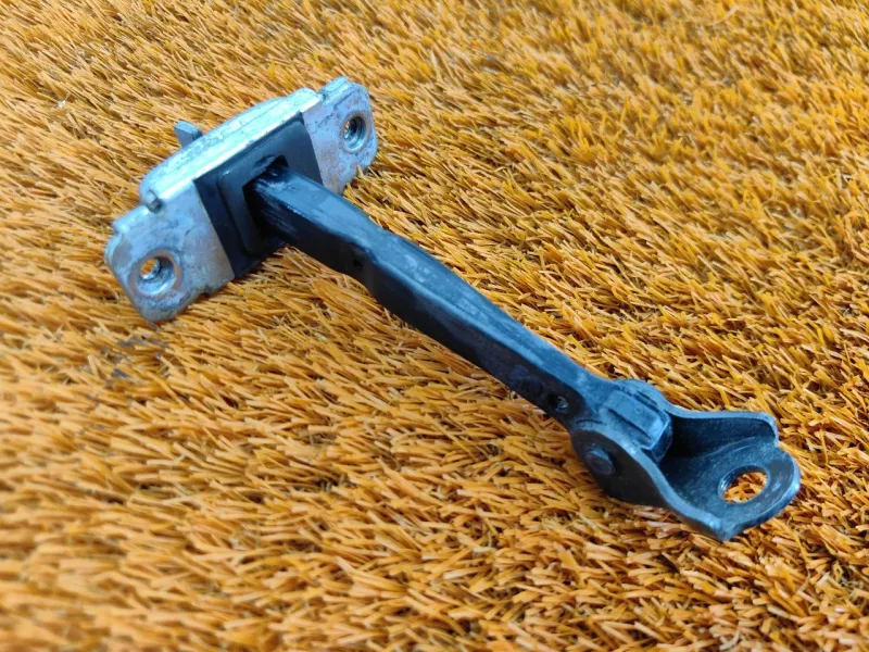 Ограничитель двери