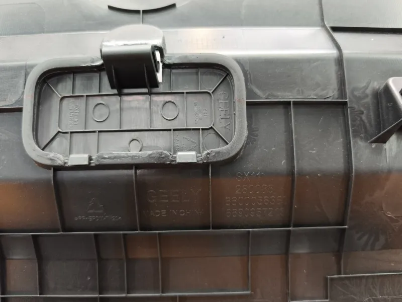 Обшивка двери багажника