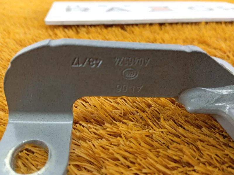 Петля двери багажника