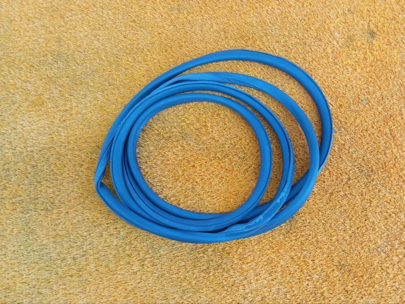 Уплотнитель проема двери