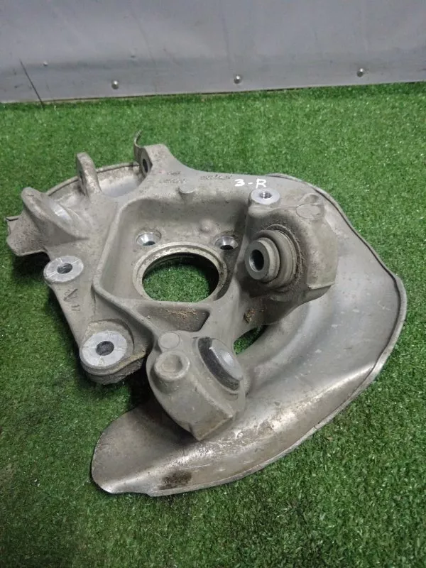 Кулак поворотный