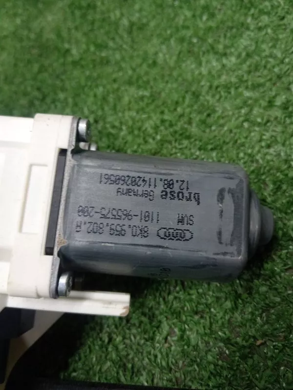 Стеклоподъемник Audi Q7 2011 4L0837462B 4L, передний правый