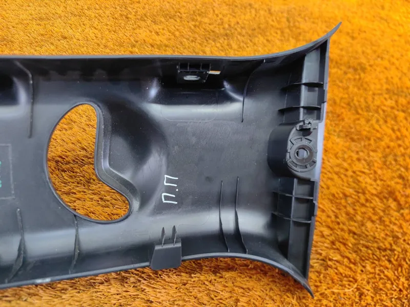 Обшивка центральной стойки