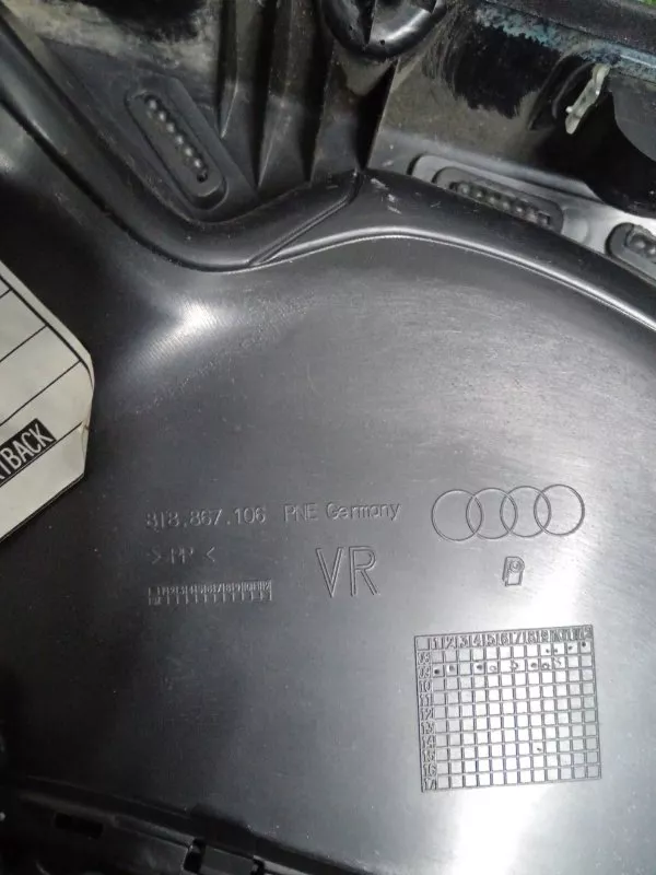 Обшивка двери Audi A4 2009 8K0867104AFWFA B8, передняя правая