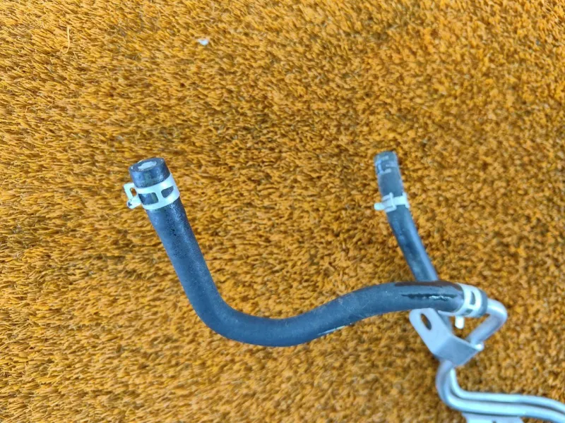 Трубка системы охлаждения