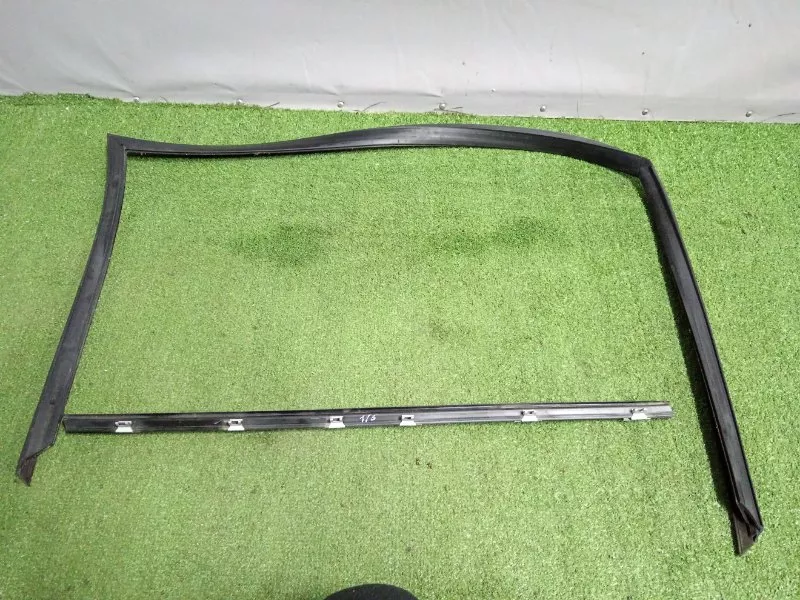 Уплотнитель стекла двери