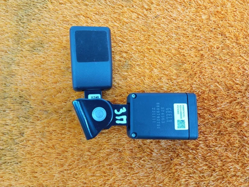 Ответная часть ремня безопасности