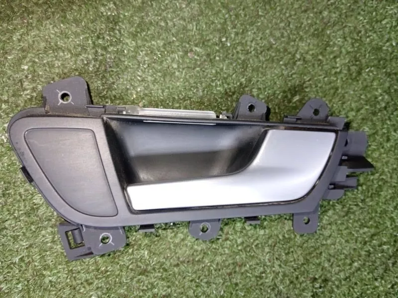 Ручка двери внутренняя Audi A4 2012 8K0839020E B8, задняя правая
