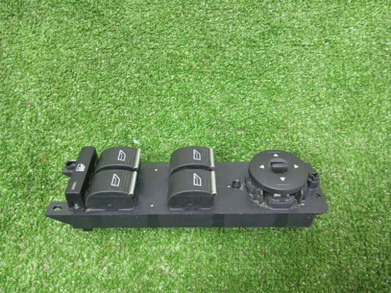 Кнопка стеклоподъемника