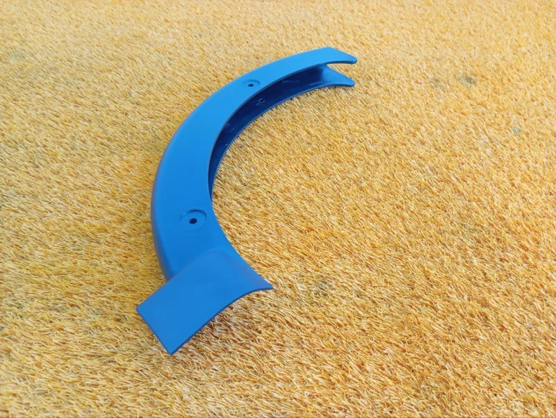 Накладка петли крышки багажника