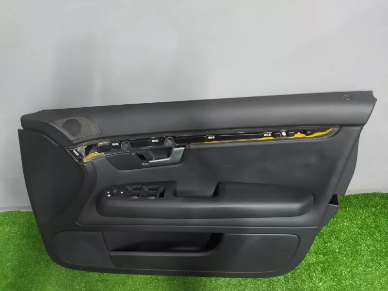 Обшивка двери Audi A4 2005 8E1867106В B7, передняя правая