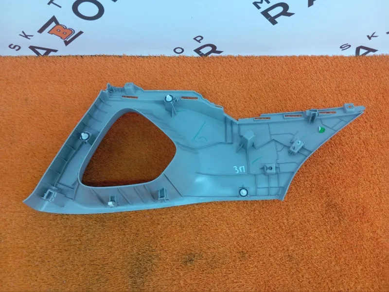 Накладка на стойку кузова